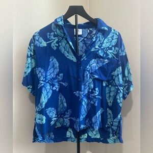 Women's Hawaiian Blue Floral Button-Down Shirt Top with Chest Pocket